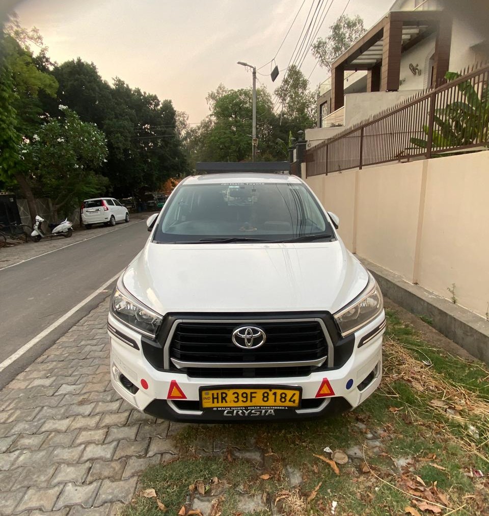 Executive SUV - Luxury travel with ample space and comfort