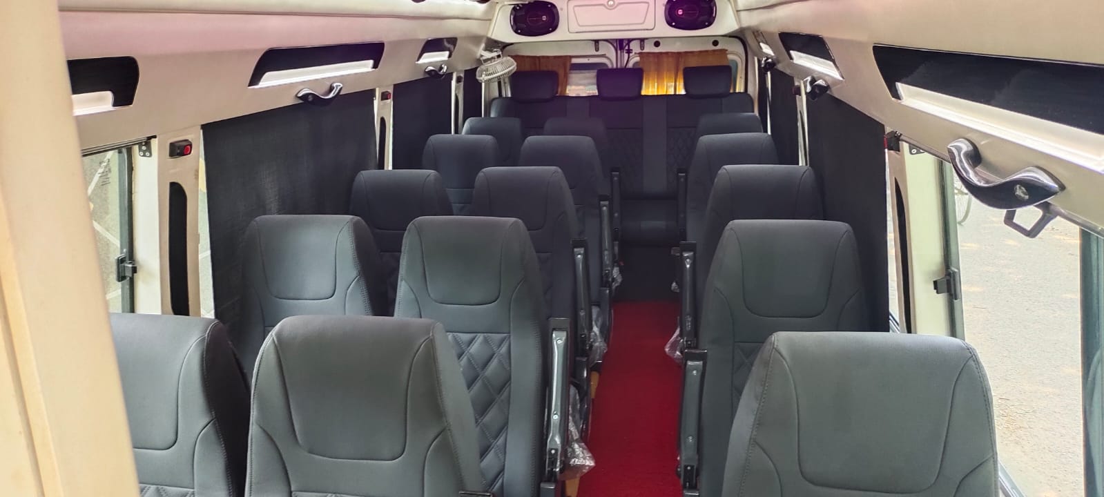 18+1 Seater Tempo Traveller