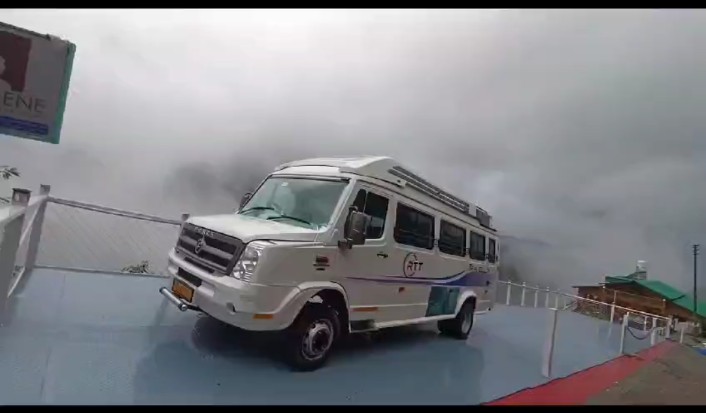Compact SUV - Versatile travel for up to 5 passengers